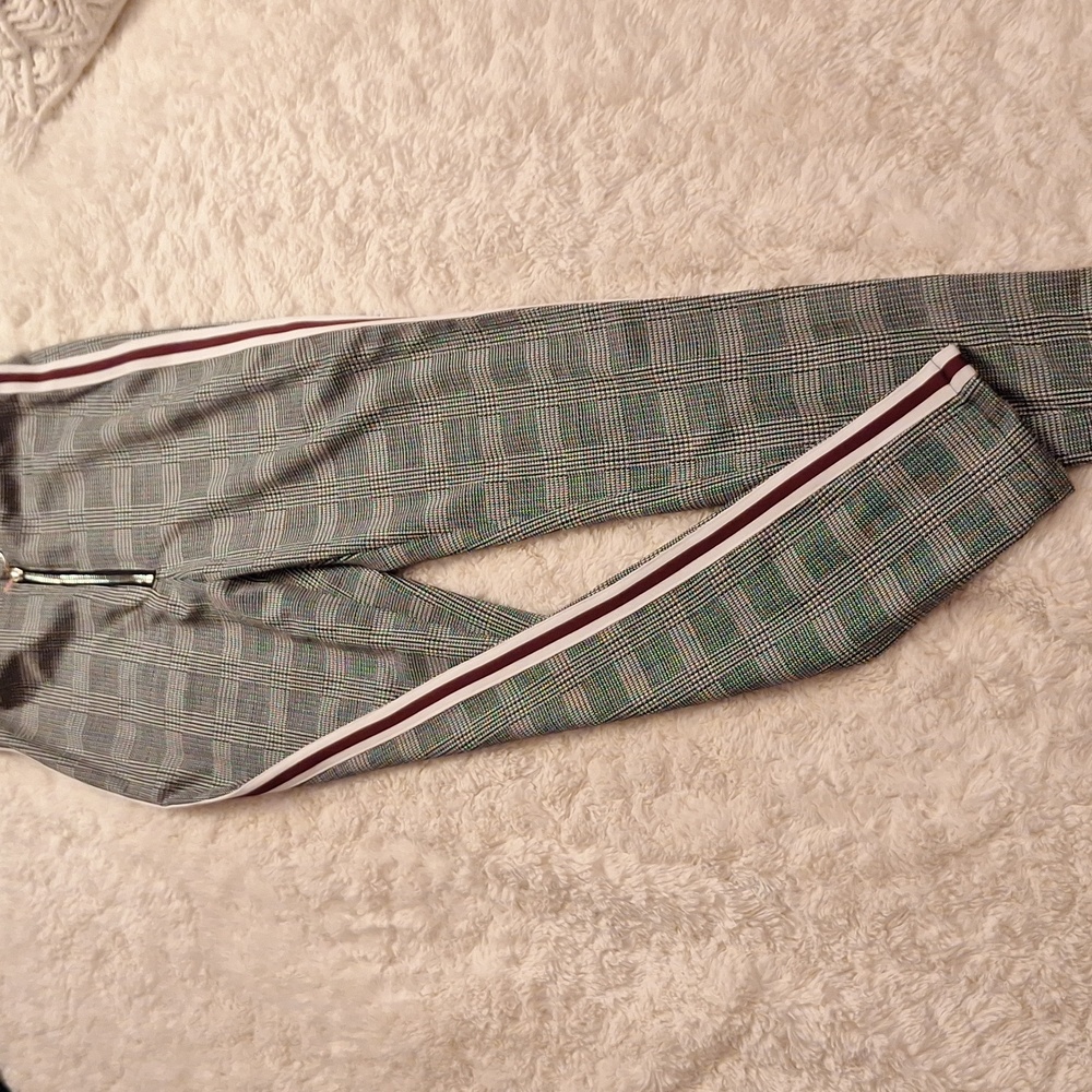 Guess Marcella Stripe Jet Blk Plaid Multi  W/ Maroon & White Stripes on Side SP - Picture 3 of 8